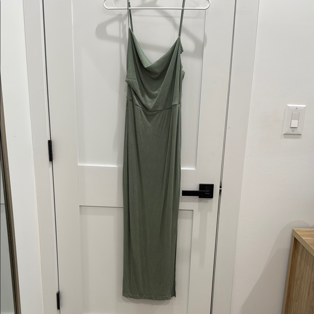 Elegant Green Spaghetti Strap Dress